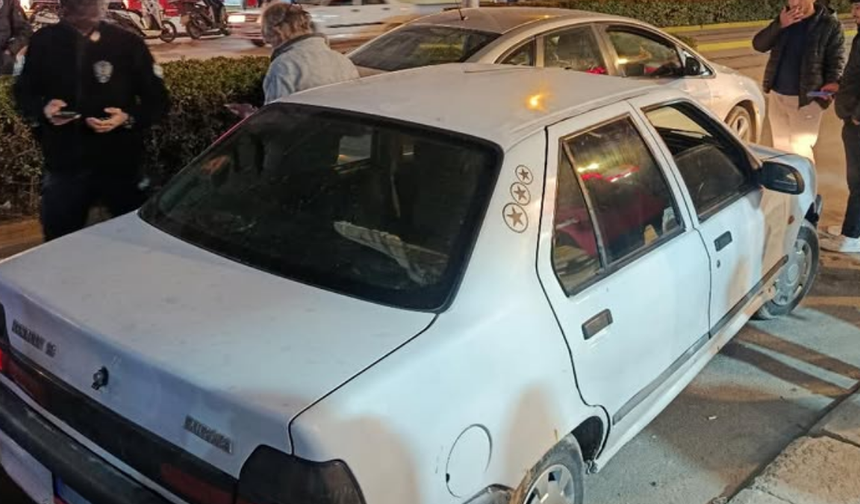 Ertaş Caddesi’nde kaza: Önce motosiklete ardından başka araca çarptı