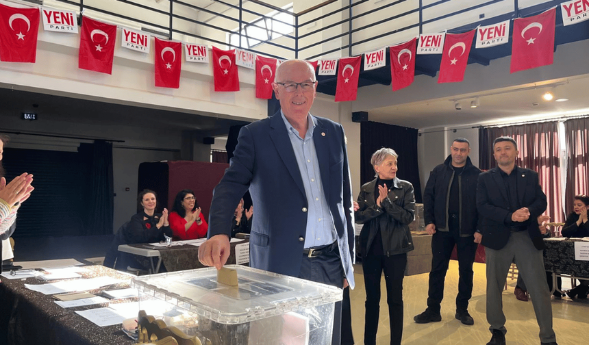 Kazım Kurt: “YENİ Parti siyasal bir devrim yapıyor”