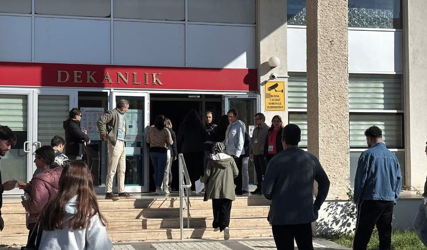 Eskişehir’de sınava dakikalar kala panik! Adaylar araçlarını bırakıp koştu
