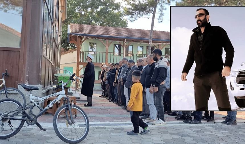 Aile feryat etti: Eskişehir'de 15 yaşındaki yeğeni tarafından öldürülen amca toprağa verildi