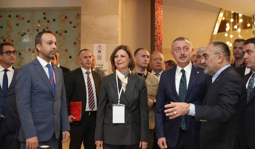 Ayşe Ünlüce TBB seçimindeki rakibi Tahir Büyükakın ile bir araya geldi