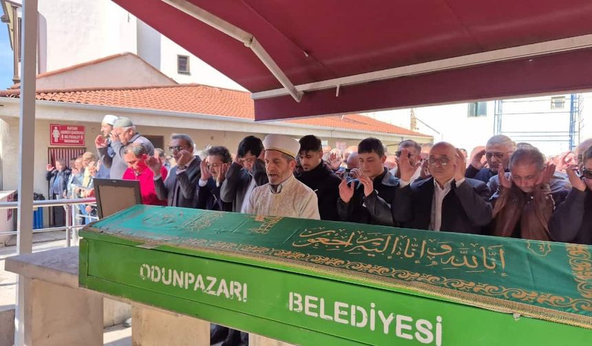 Muhtarlar Günü'nde hayatını kaybetmişti: Orta Mahalle Muhtarı Gündoğan, son yolculuğuna uğurlandı