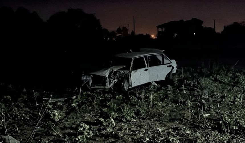 Eskişehir'de polisten kaçarken taklalar atarak tarlaya uçtu: Mahalleyi elektriksiz bıraktı