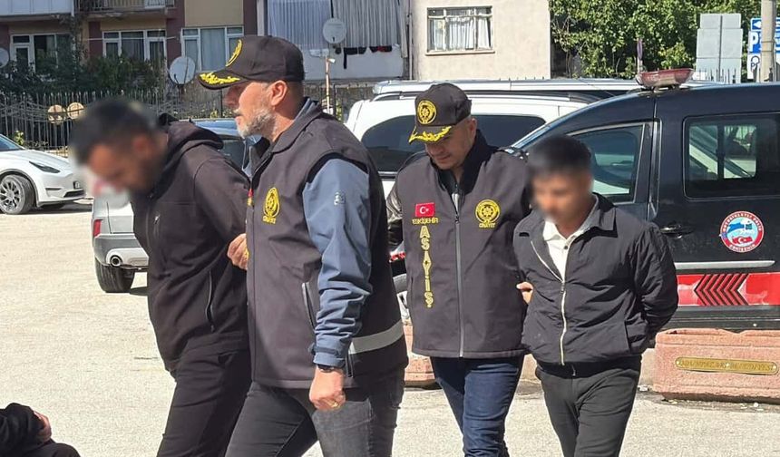 Eskişehir'de bir kişiyi silahla yaralayan şüpheliler adliyeye sevk edildi