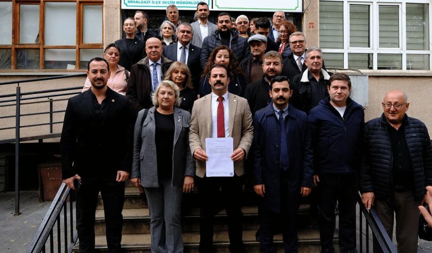 Talat Yalaz mazbatasını aldı: “Bu yönetim, Eskişehir tarihinin gördüğü en büyük başarılardan birisine imza atacaktır”