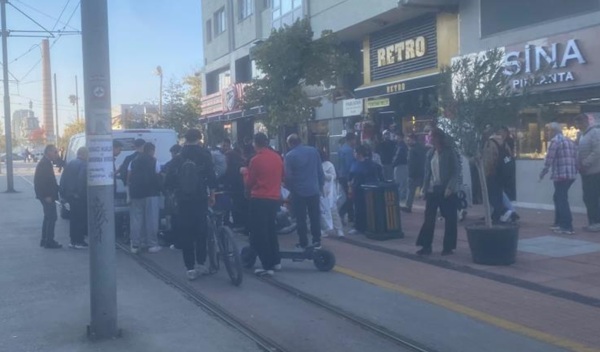 Eskişehir’de tramvay yolu üzerinde scooter ile otomobil çarpıştı