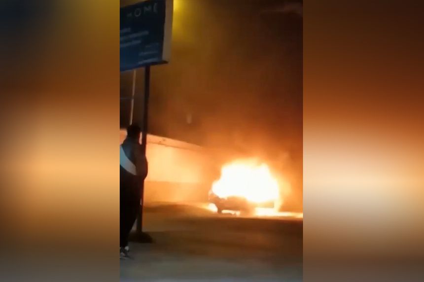 Seyir halindeki otomobil, alev alev yanarak kül oldu