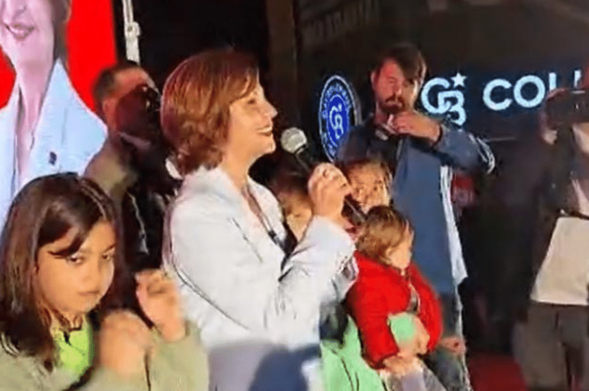 CHP'liler Eskişehir’de kutlamalara başladı Birazdan belediye başkanları da kutlamalara katılacak