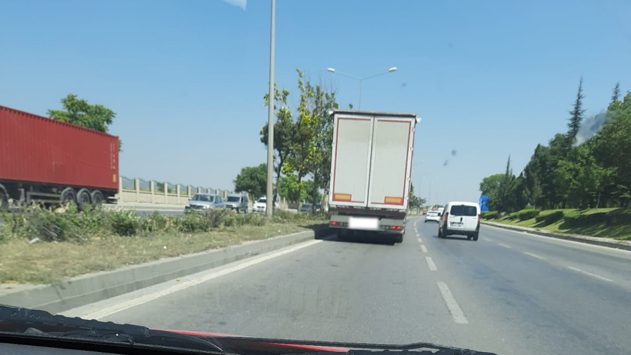 Eskişehir'de tır şoförü trafiği allak bullak etti!
