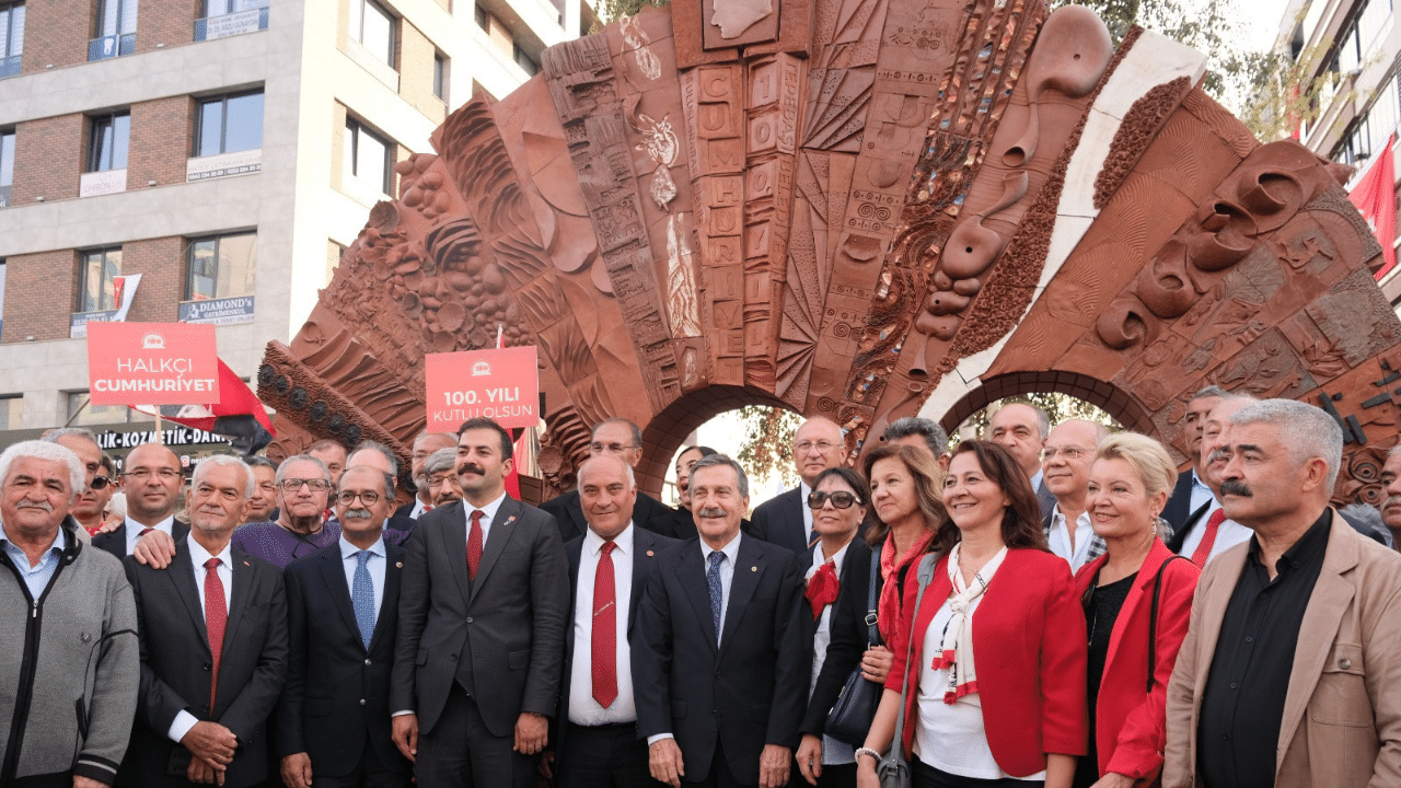 Eskişehir’de Cumhuriyetin gurur anıtı açıldı