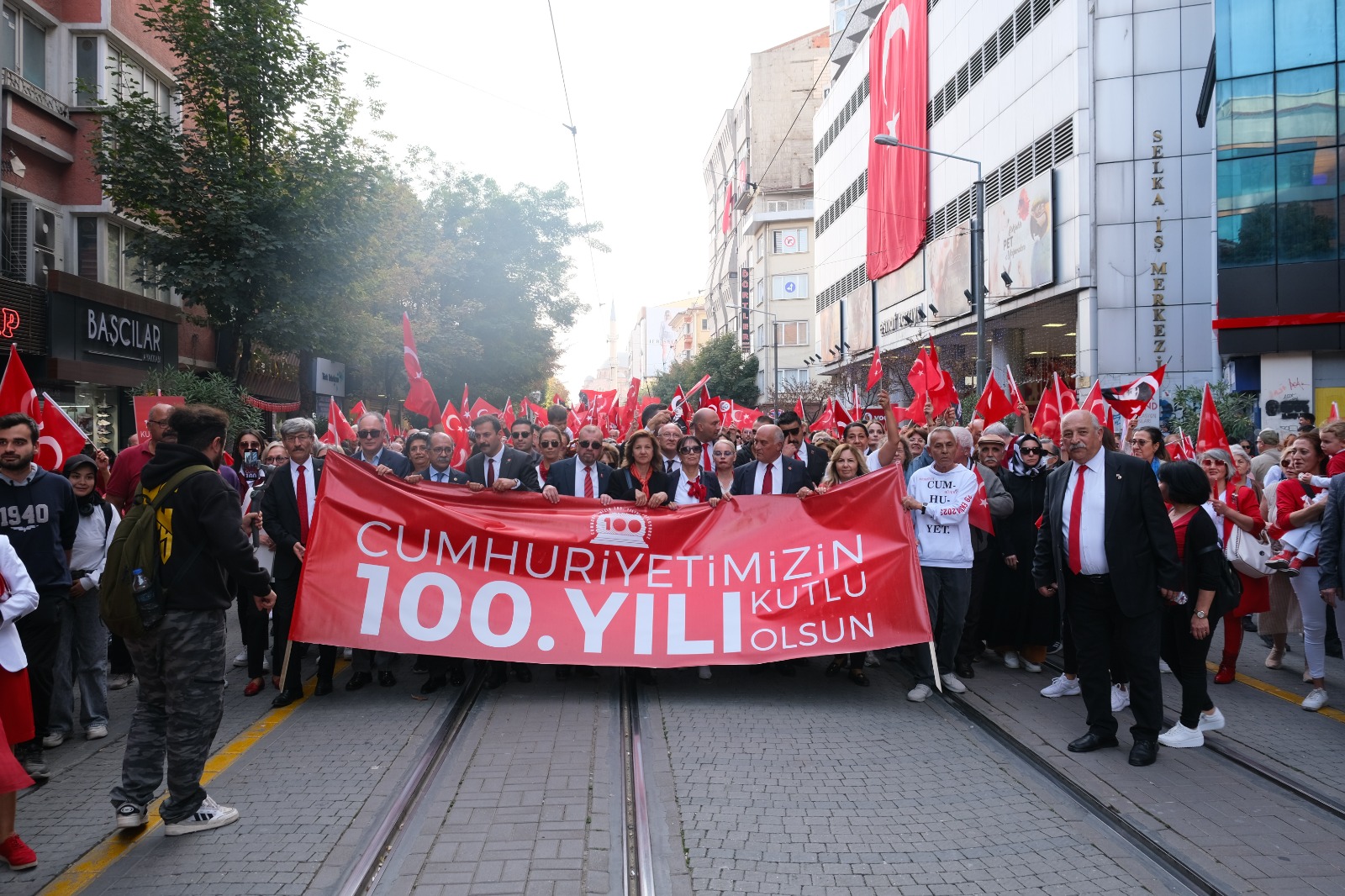 Eskişehir’de binler cumhuriyet için yürüdü