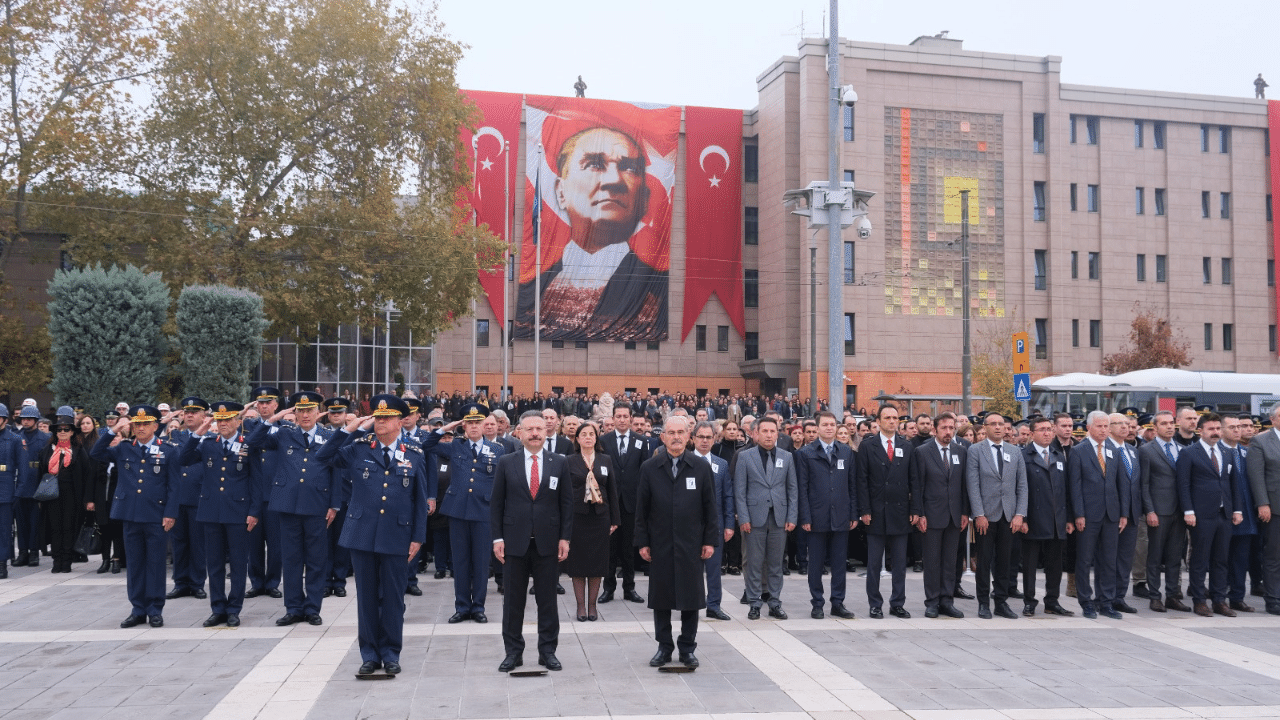 Eskişehir’de 10 Kasım Atatürk’ü anma töreni