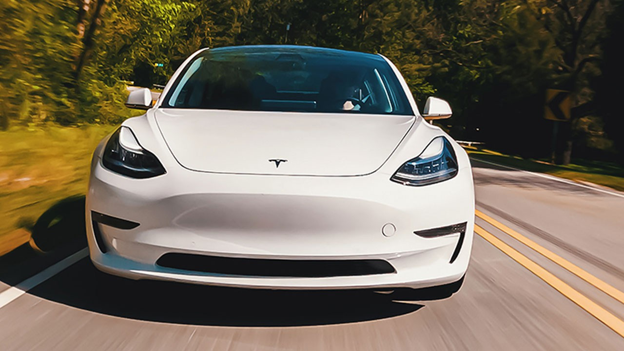 sdf_Tesla'nın_güvenilirliği_sorgulanıyor_Dünyaca_ünlü_Film_platformuna_konu_oldu