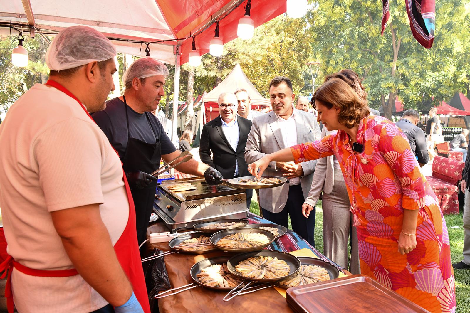 “Festi̇valler Bi̇rli̇kte Yaşama Kültürümüzü Güçlendi̇ri̇yor” (11)