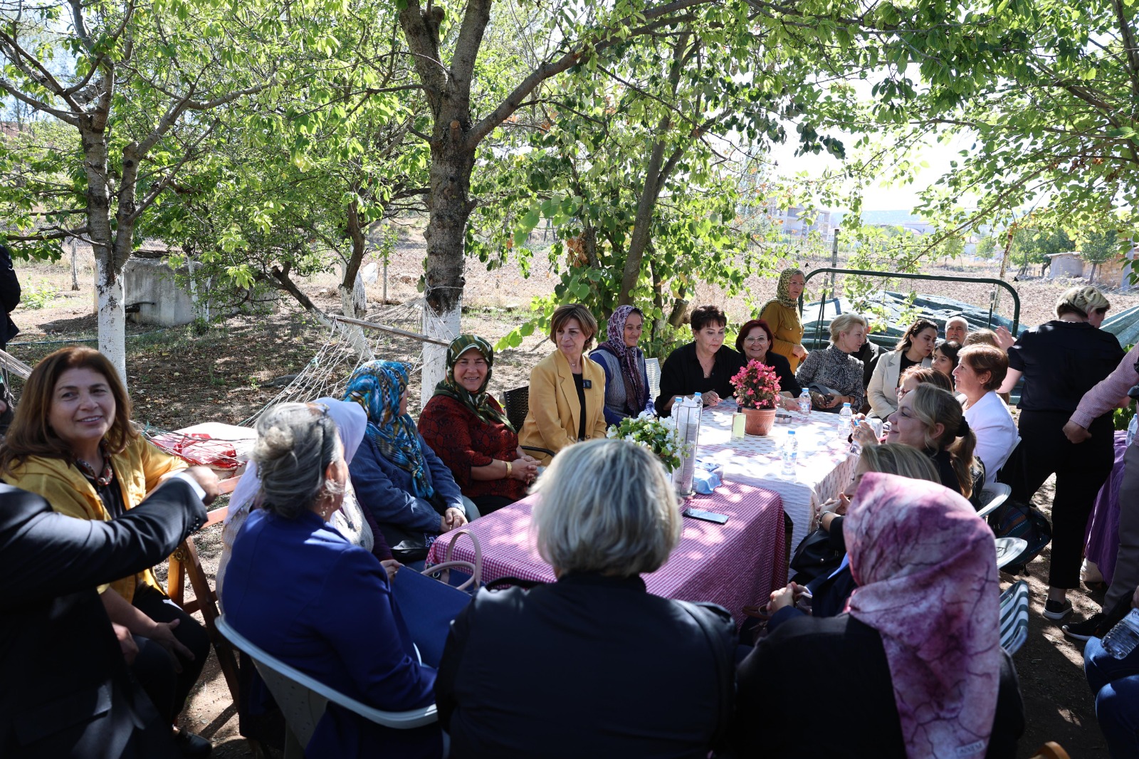 Başkan Ünlüce, Kadin Mecli̇s Üyeleri̇yle Han İlçesi̇nde (6)