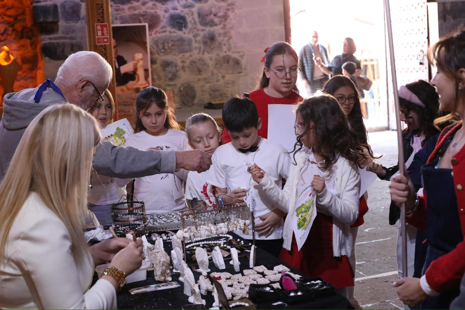 “Bavulumda Sanat Var – Lületaşı Avcıları” Etkinliği Ile Çocuklar Lületaşını Öğrendi (5)