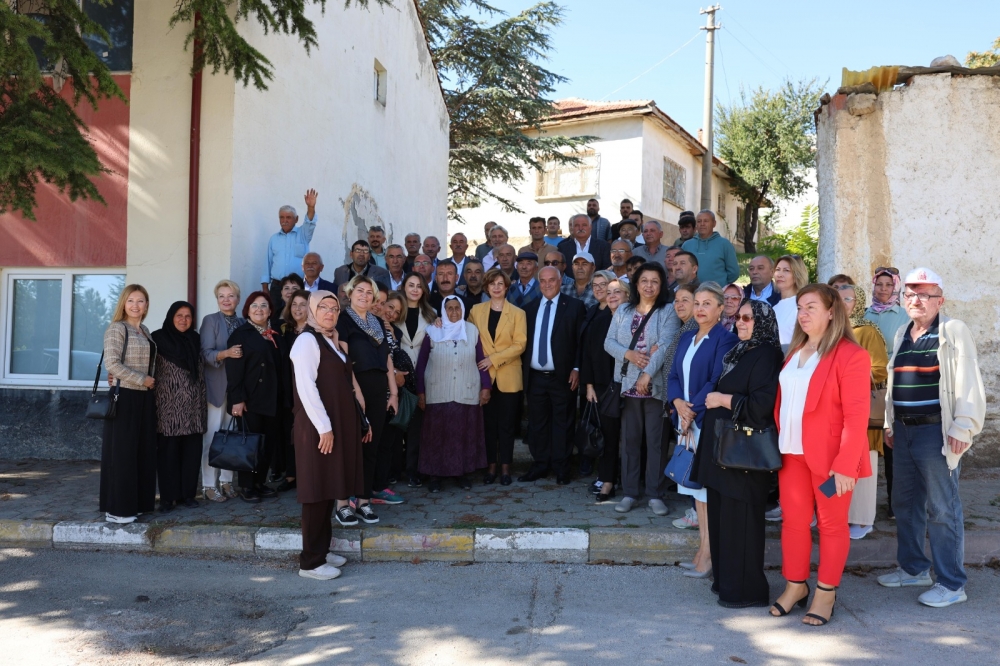 Başkan Ünlüce kadın meclis üyeleriyle Han'da