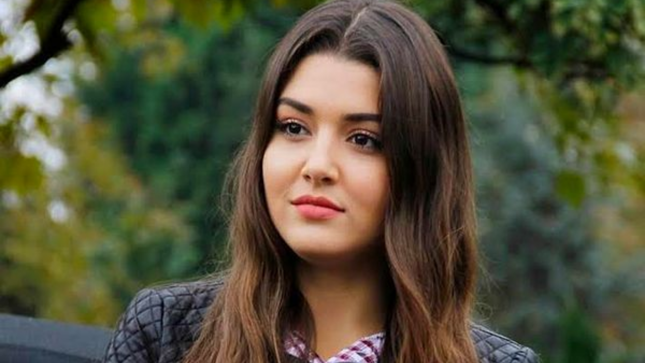 Hande Erçel'e Bazlama Surat Demişlerdi Makyajsız Halleri Büyüledi