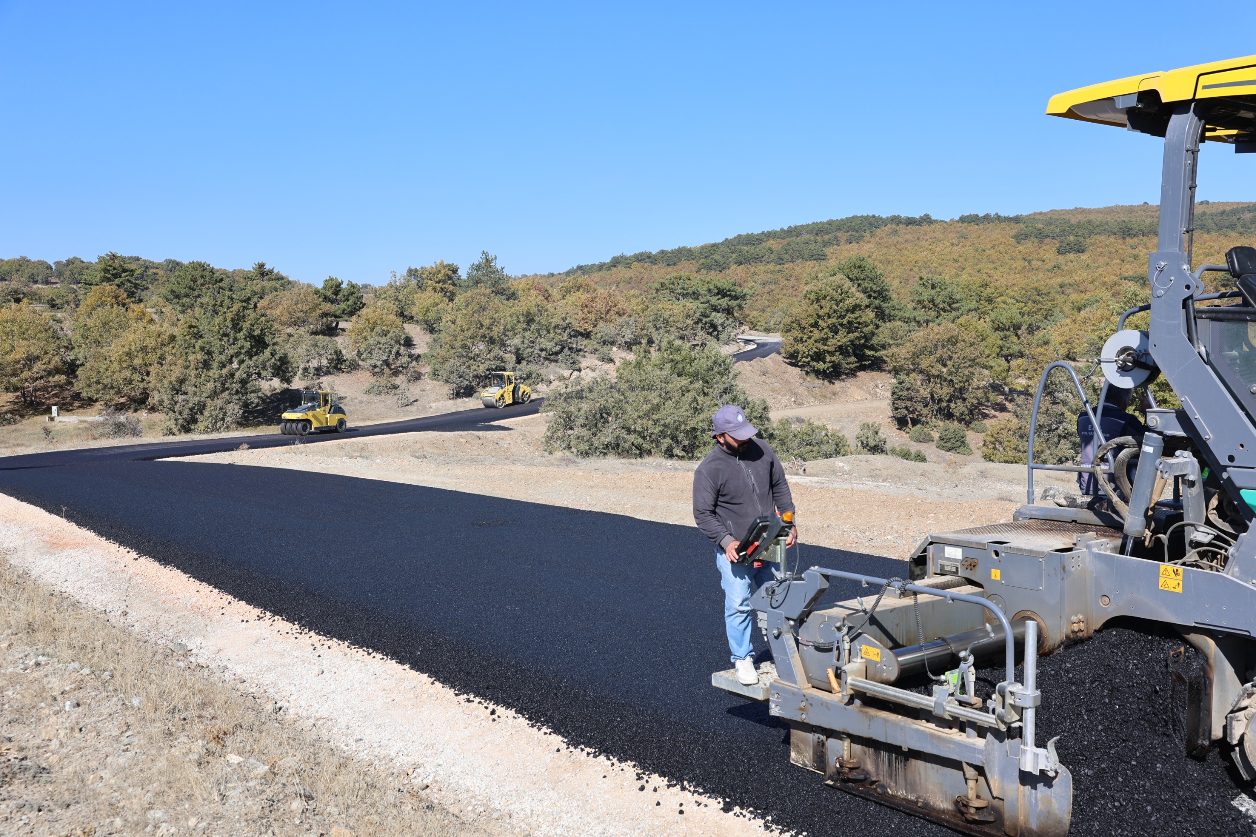 İnönü İlçesi̇nde Yollar Yeni̇leni̇yor (2)