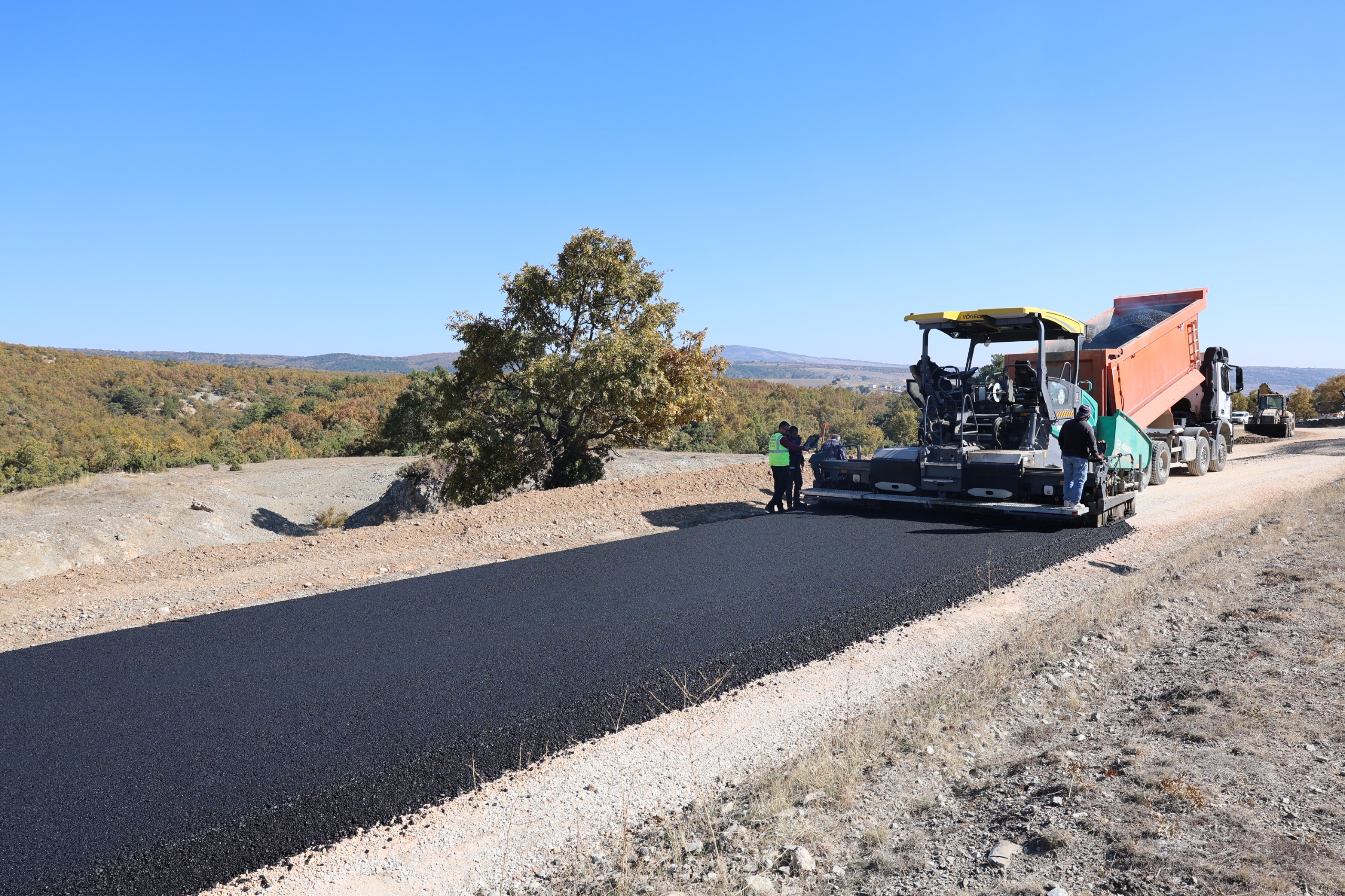 İnönü İlçesi̇nde Yollar Yeni̇leni̇yor (3)