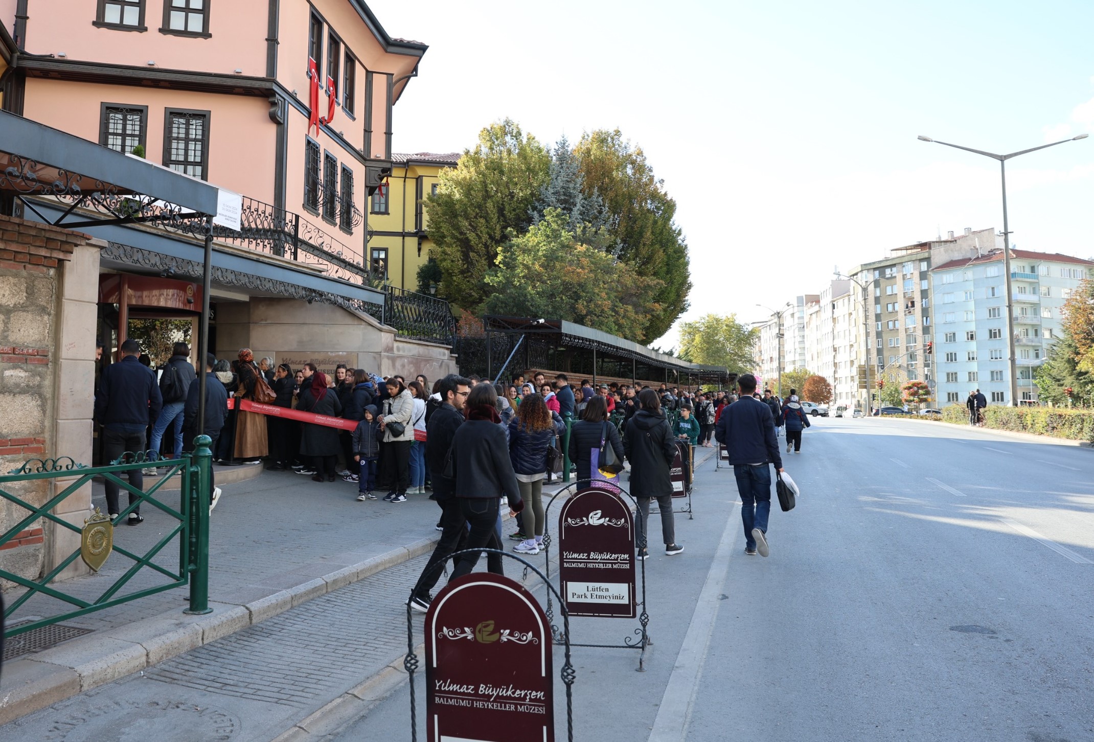 Şehi̇r Turi̇zmi̇ni̇n Gözdesi̇ Eski̇şehi̇r’e Turi̇st Yağiyor (5)