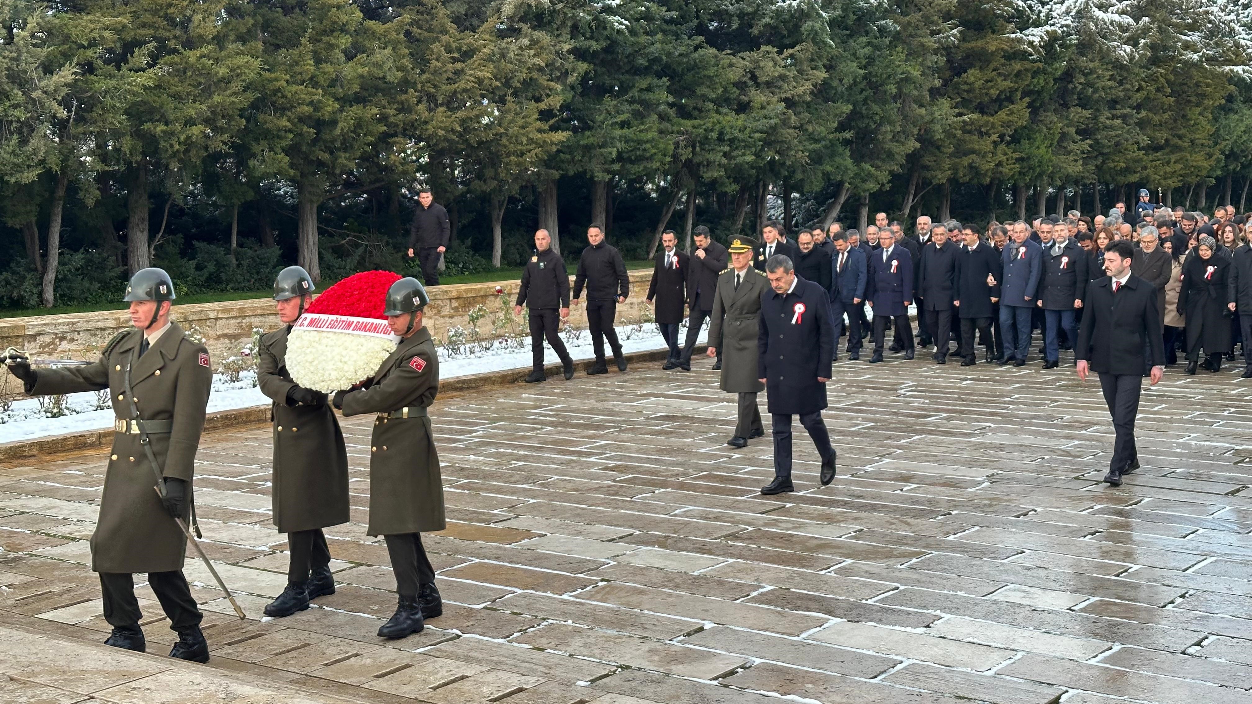 bakan tekin anıtkabir