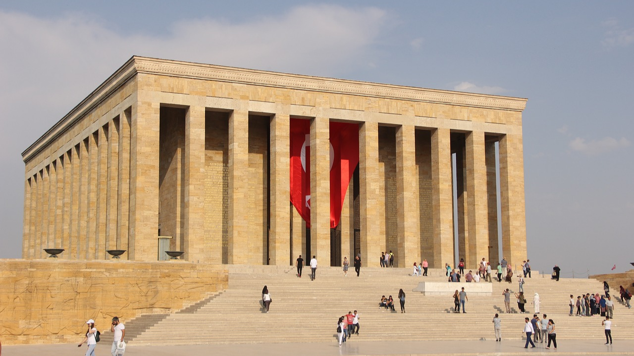 Çifteler Belediyesi Gençleri Anıtkabir'e Götürüyor