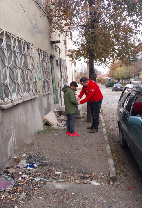 Kızılay Eskişehir Ihtiyaç Sahiplerine Yardım Etmeye Devam Ediyor (1)