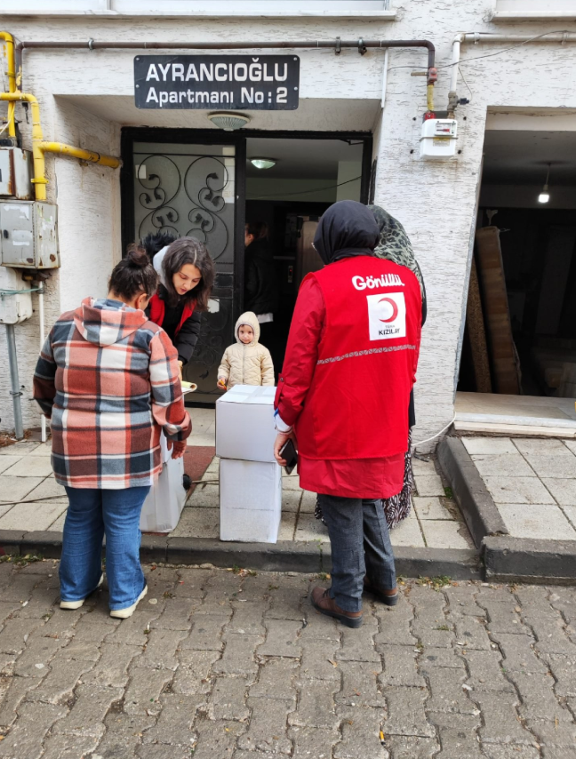 Kızılay Eskişehir Ihtiyaç Sahiplerine Yardım Etmeye Devam Ediyor (3)