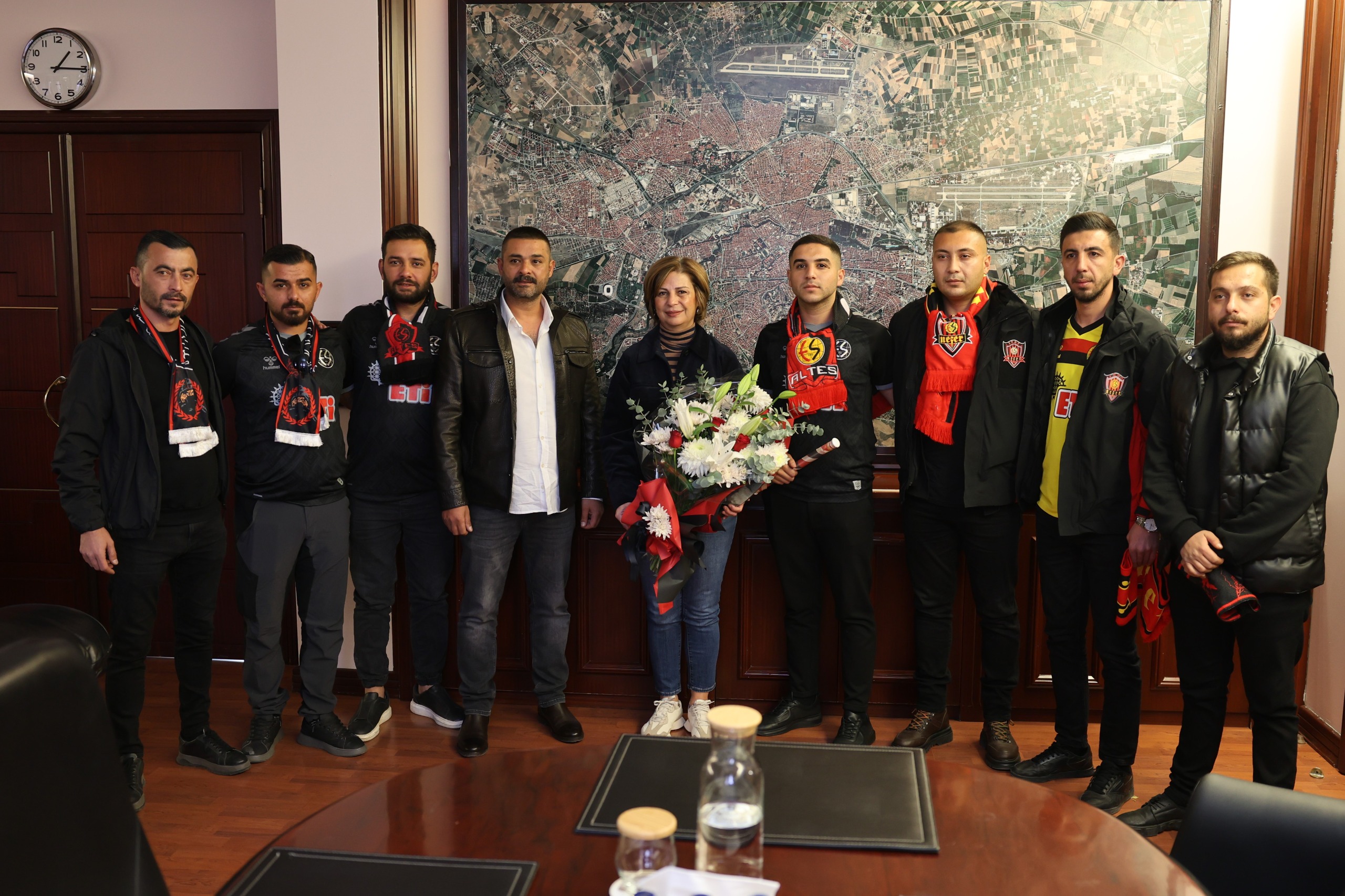 Tüm Şehi̇r Eski̇şehi̇rspor’a Sahi̇p Çikmali (1)