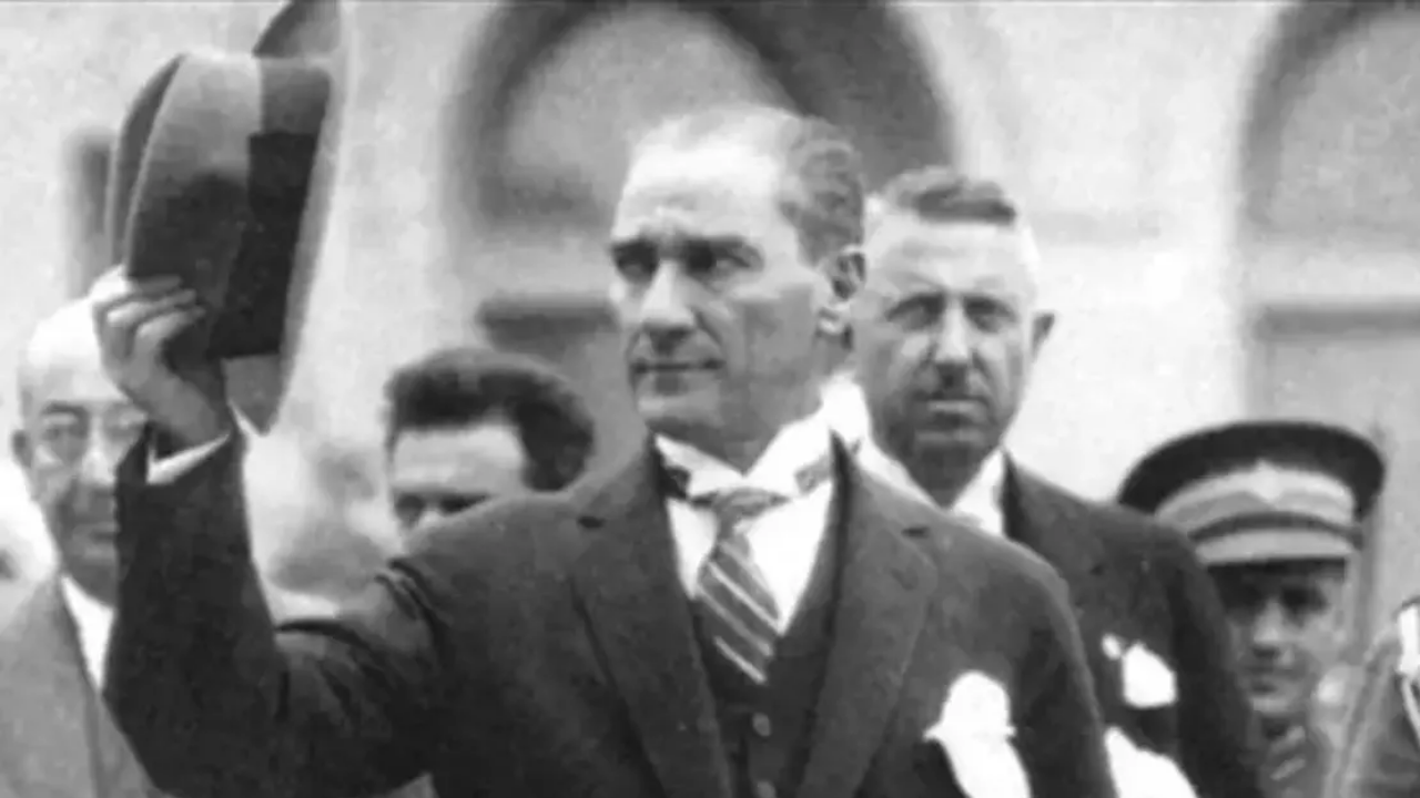 Ünlü Isimler Atatürk'ü Andı