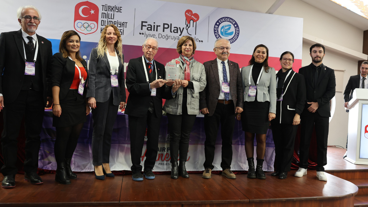 Yılın Fair Play Annesi Başkan Ünlüce Oldu (1)