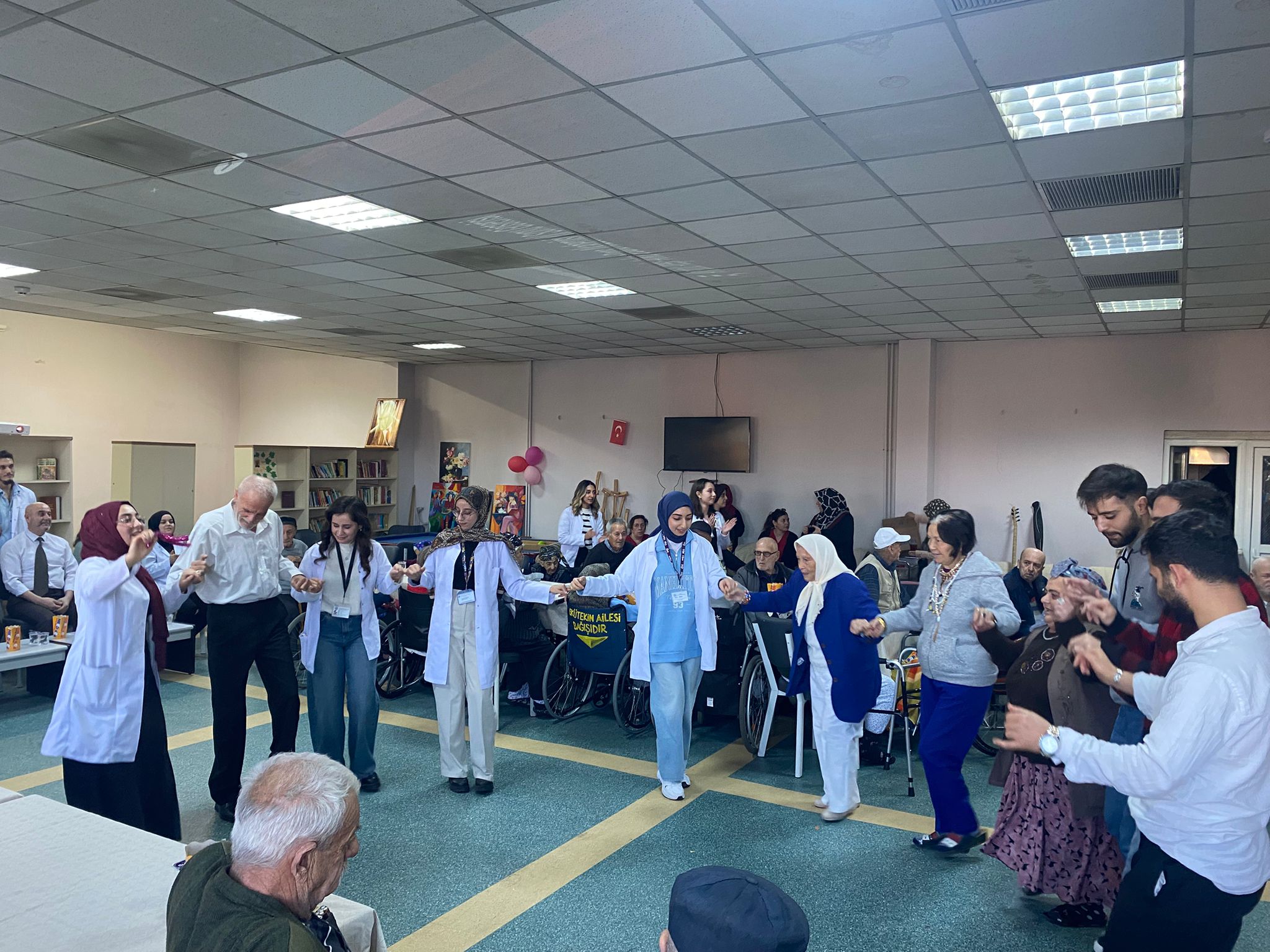 Eskişehir'de Huzurevi Sakinleri Sıra Gecesiyle Eğlendi (2)