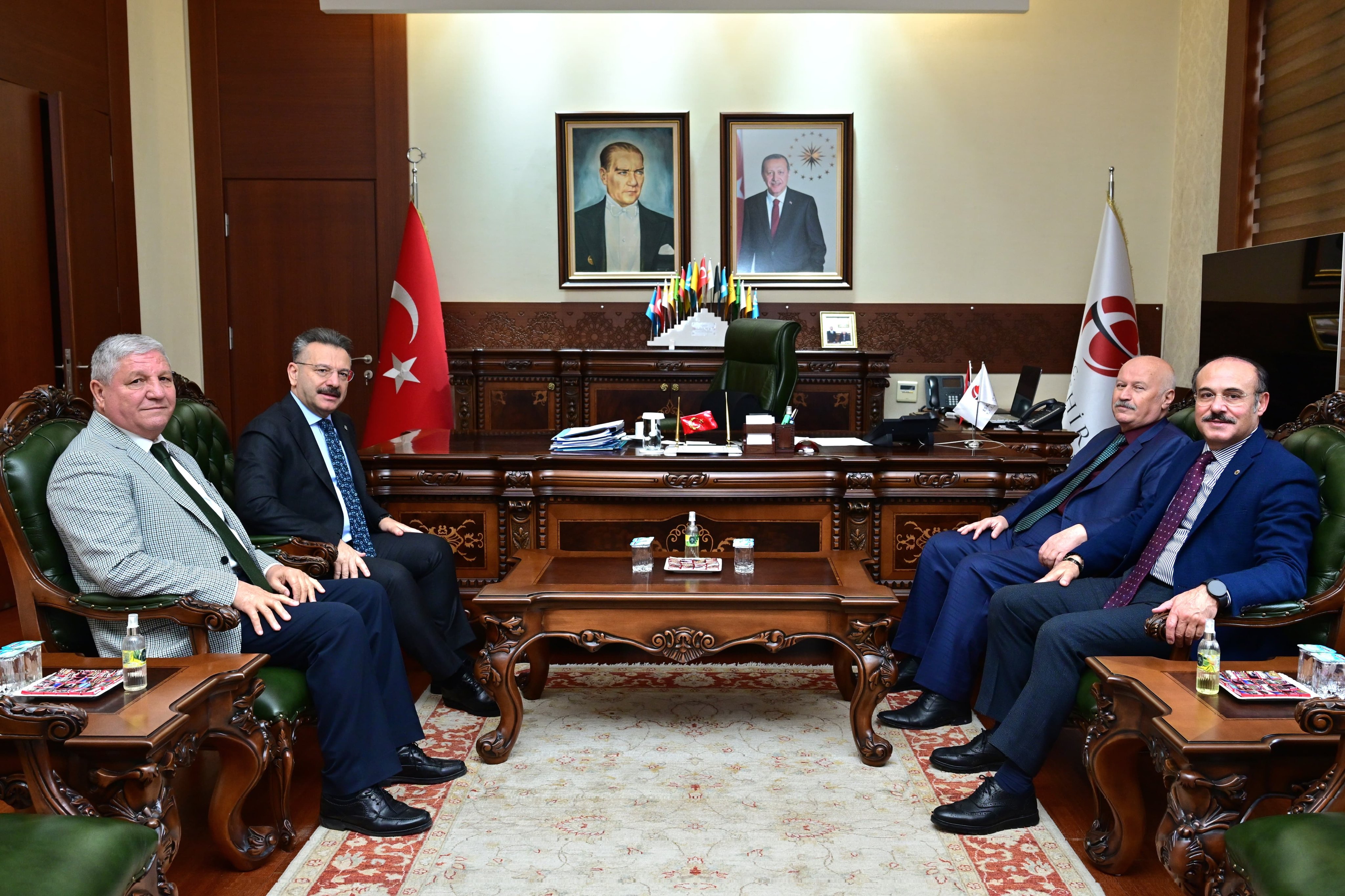 Türk Hava Kurumu Kayyum Heyeti Başkanı ve Merkez Valisi, Vali Aksoy'la bir araya geldi