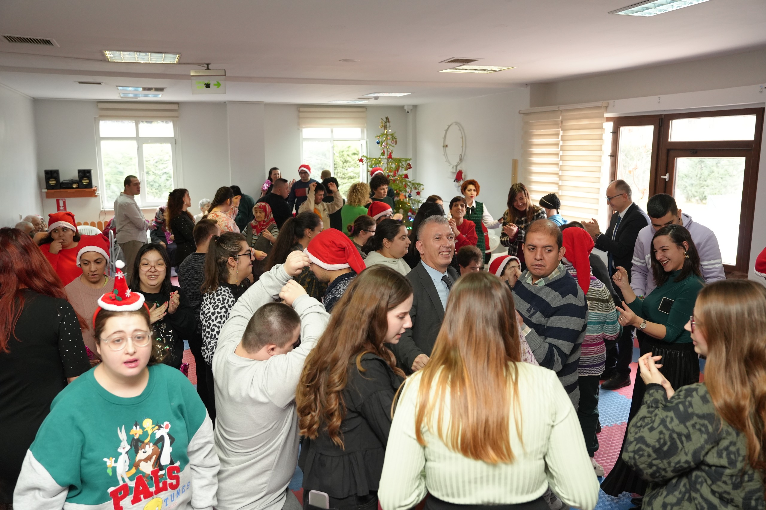 Gündüz Yaşam Merkezi̇’nde Yeni̇ Yili Doyasiya Kutladilar (4)