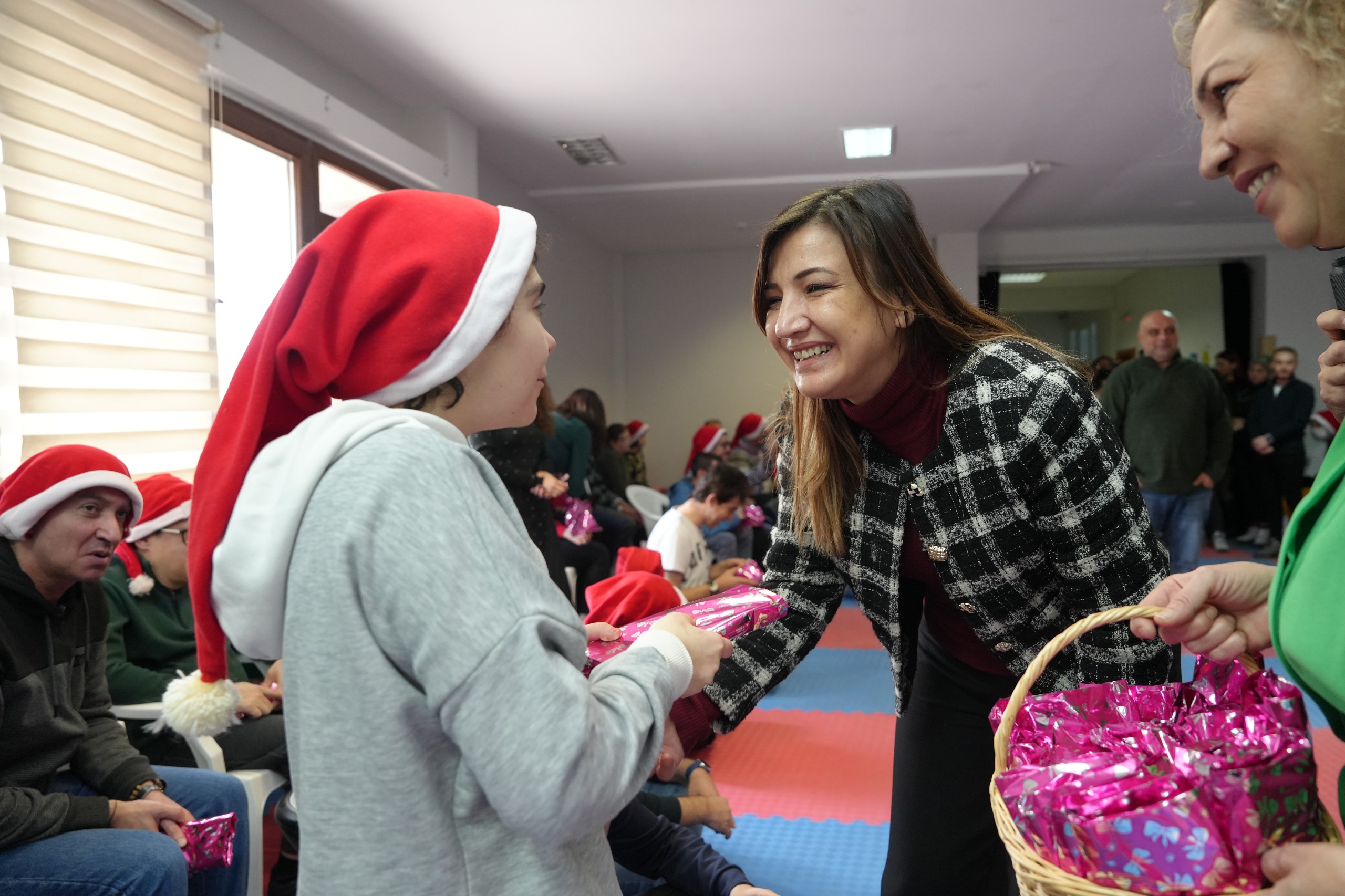 Gündüz Yaşam Merkezi̇’nde Yeni̇ Yili Doyasiya Kutladilar (6)