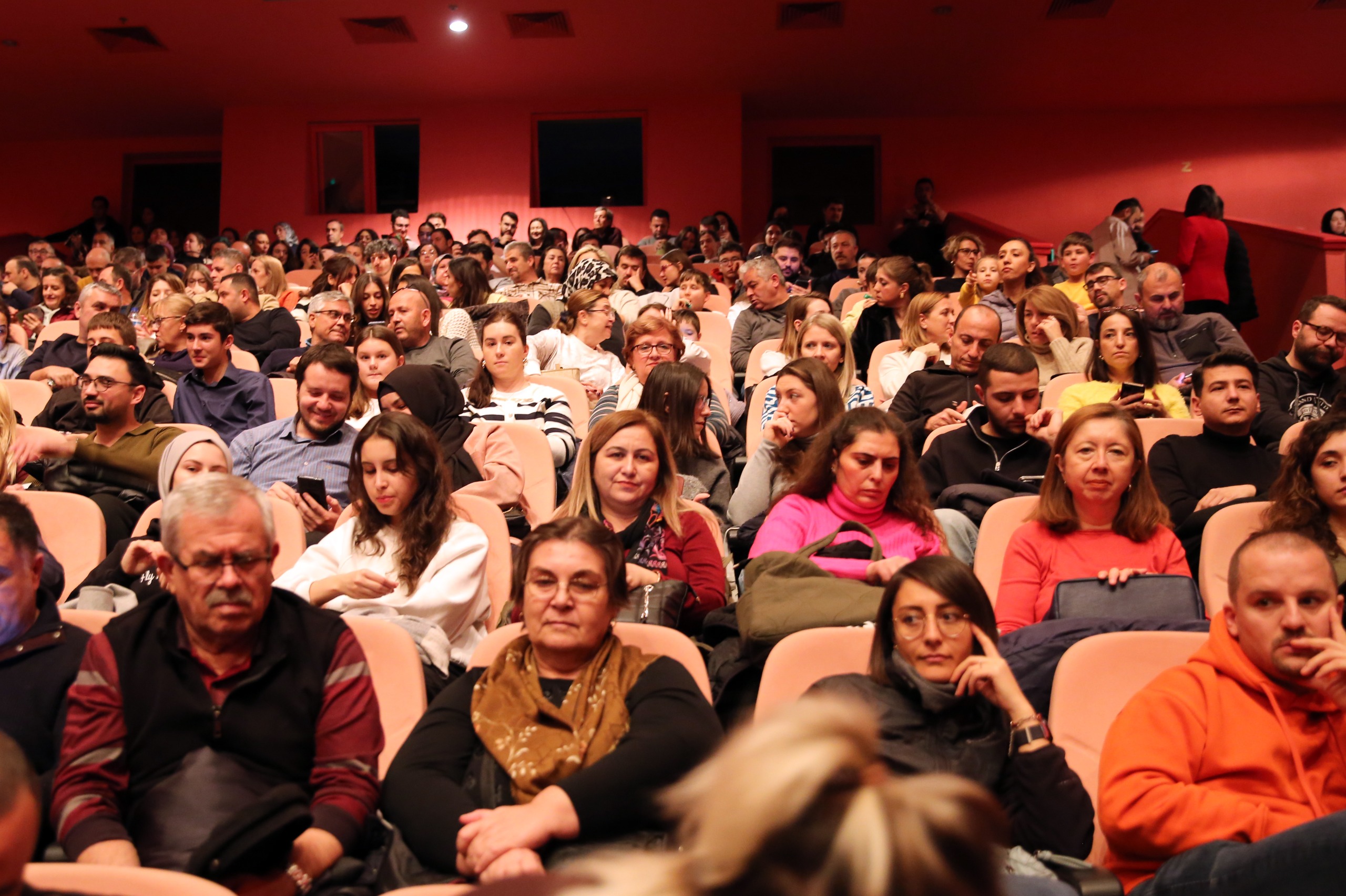 Halk Eği̇ti̇m Öğretmenleri̇ne Ti̇yatro Hedi̇yesi̇ (4)