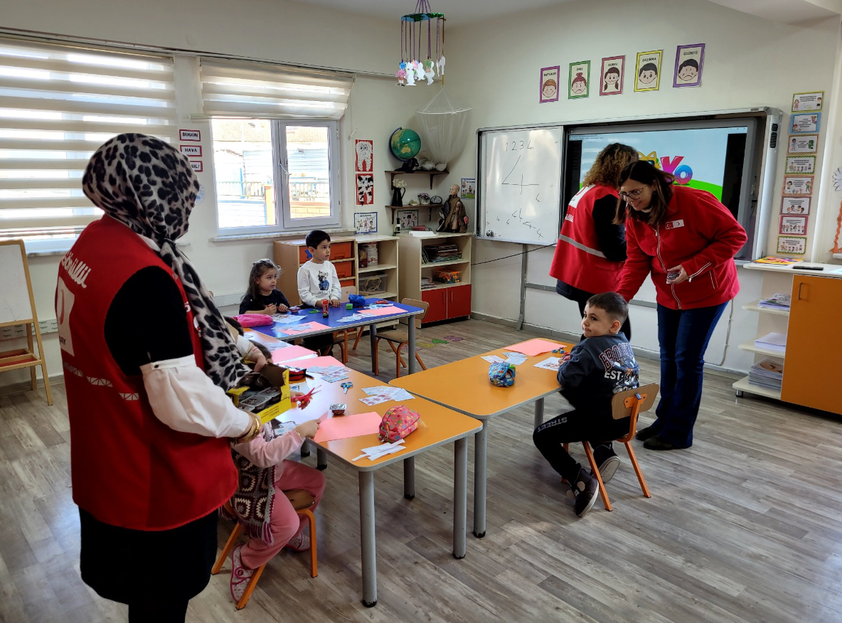 Kızılay Eskişehir Kitap Bağışıyla Öğrencilerin Geleceğine Işık Tuttu (2)