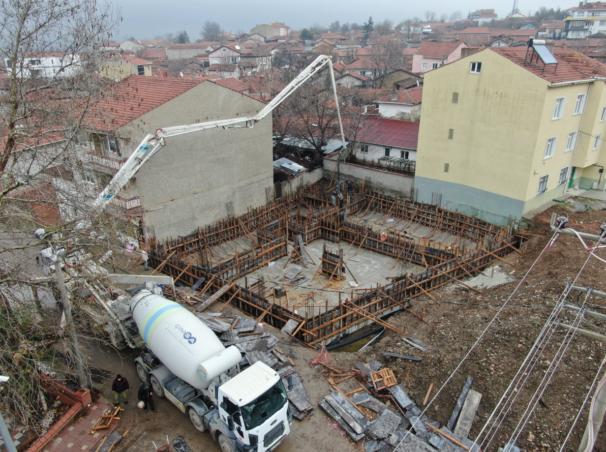 Serhat Hamamcı Sizler Için Çalışıyor, Ilçemizi Güzelleştirmeye Devam Ediyoruz (2)