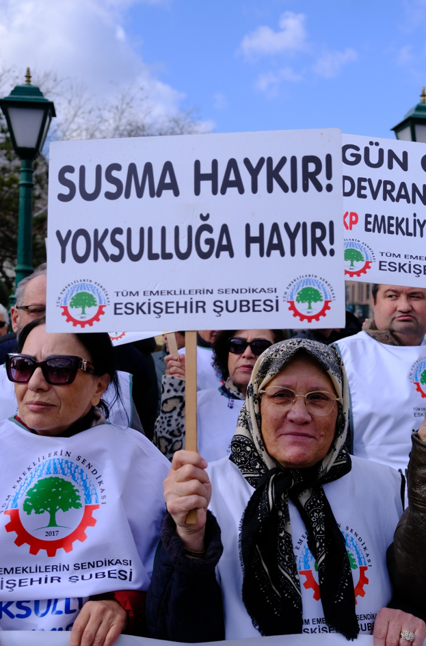 Emekliler Tüi̇k’i Protesto Etti “Göstermelik Enflasyon Hesapları Tiyatrosuna Kanmayacağız”-1