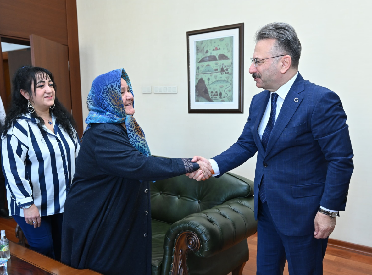 Eskişehir Valisi Hüseyin Aksoy, Şehit Ailesini Makamında Ağırladı