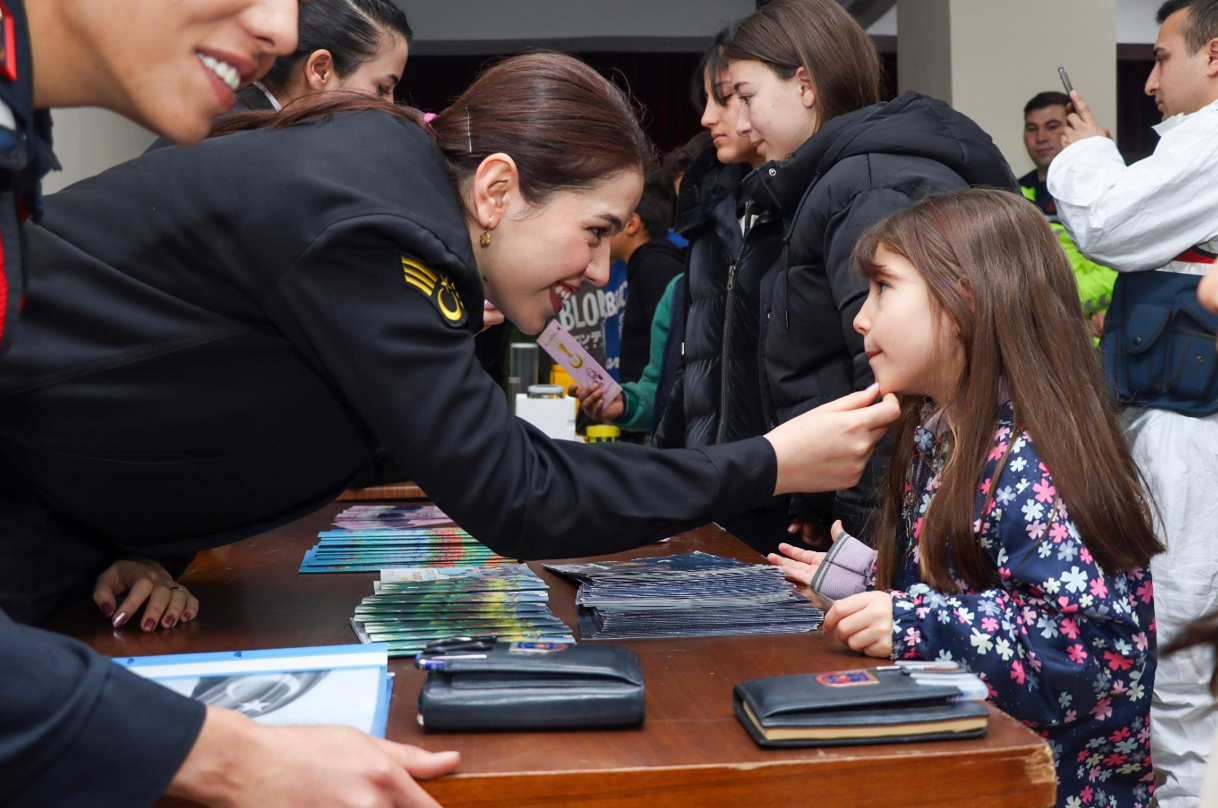 Eskişehir'de Jandarma Ekipleri Öğrencilerle Bir Araya Geldi (3)