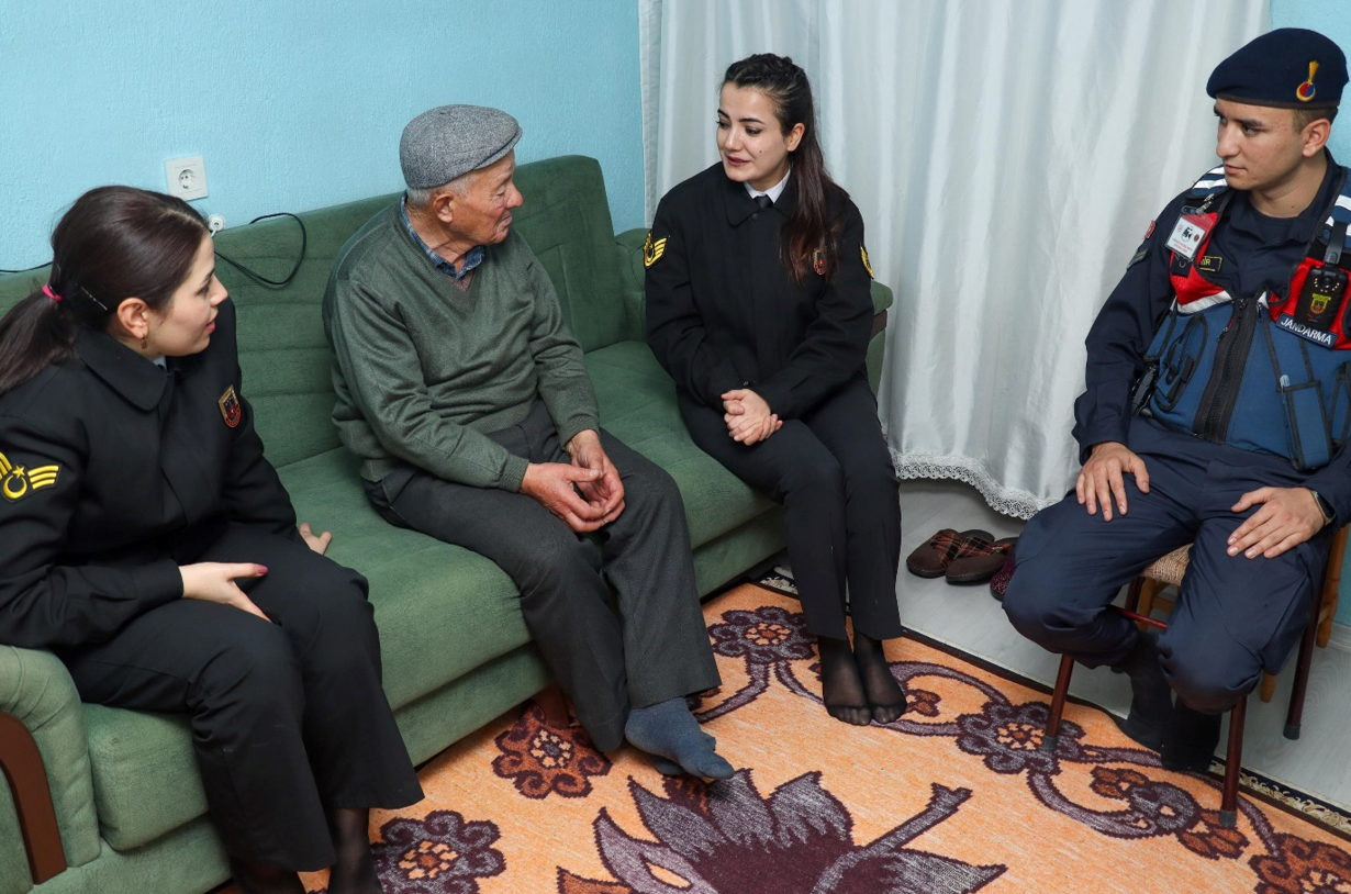 Eskişehir'de Jandarma Ekipleri Öğrencilerle Bir Araya Geldi (5)