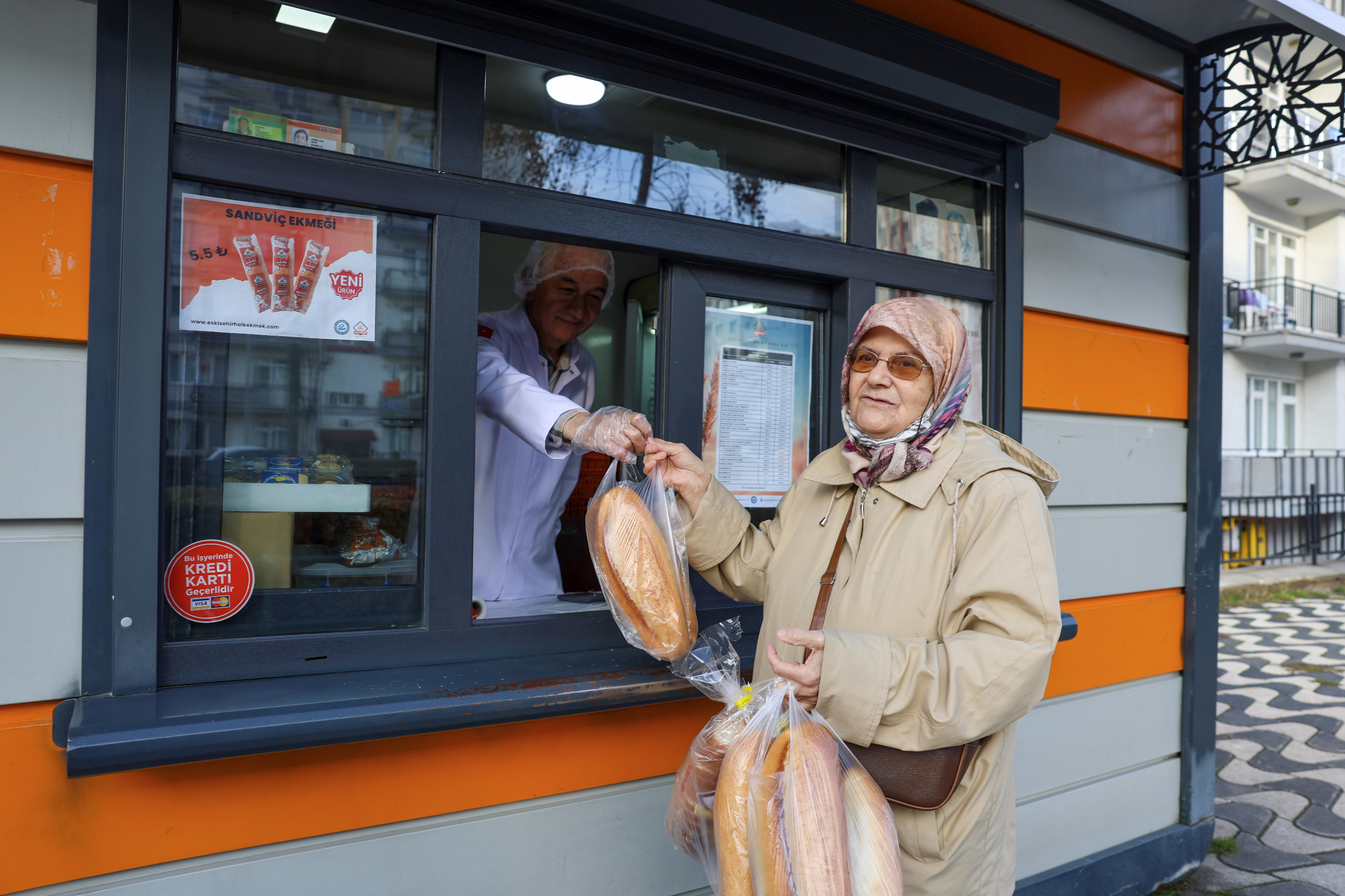 Halk Ekmek Ürün Çeşi̇tli̇li̇ği̇yle Yoğun İlgi̇ Görüyor (6)