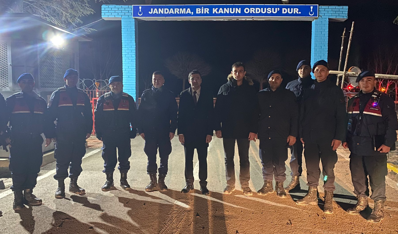 Kaymakam Timur Yılbaşı Gecesi Görevde Olan Personellerin Yeni Yılını Kutladı (3)