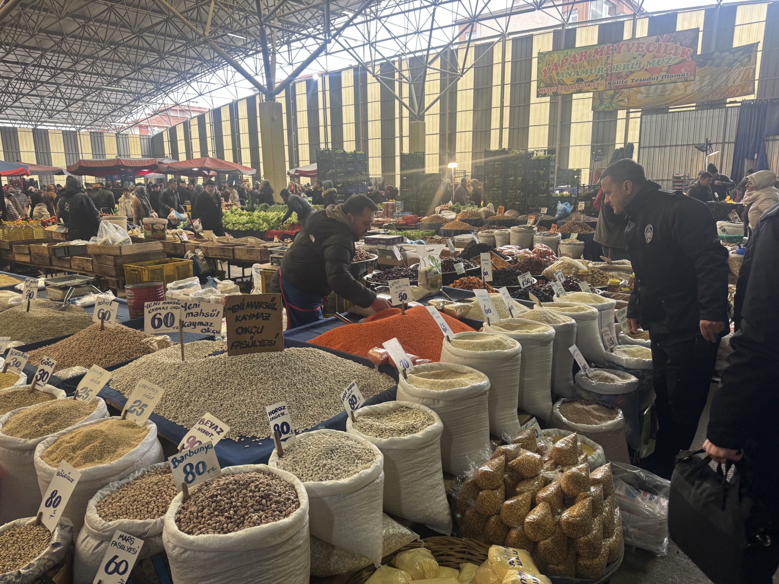 Odunpazarı Belediyesi Zabıta Ekipleri Semt Pazarlarında Terazi Ve Etiket Kontrolü Yaptı (1)