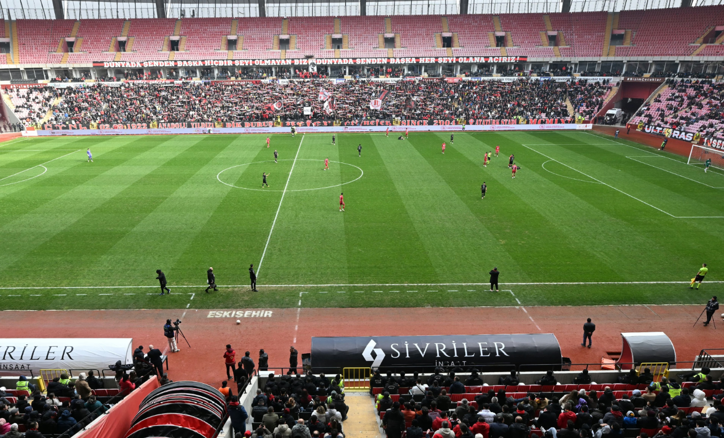 Vali Aksoy Eskişehirspor'a Desteğini Tribünlerden Gösterdi (1)