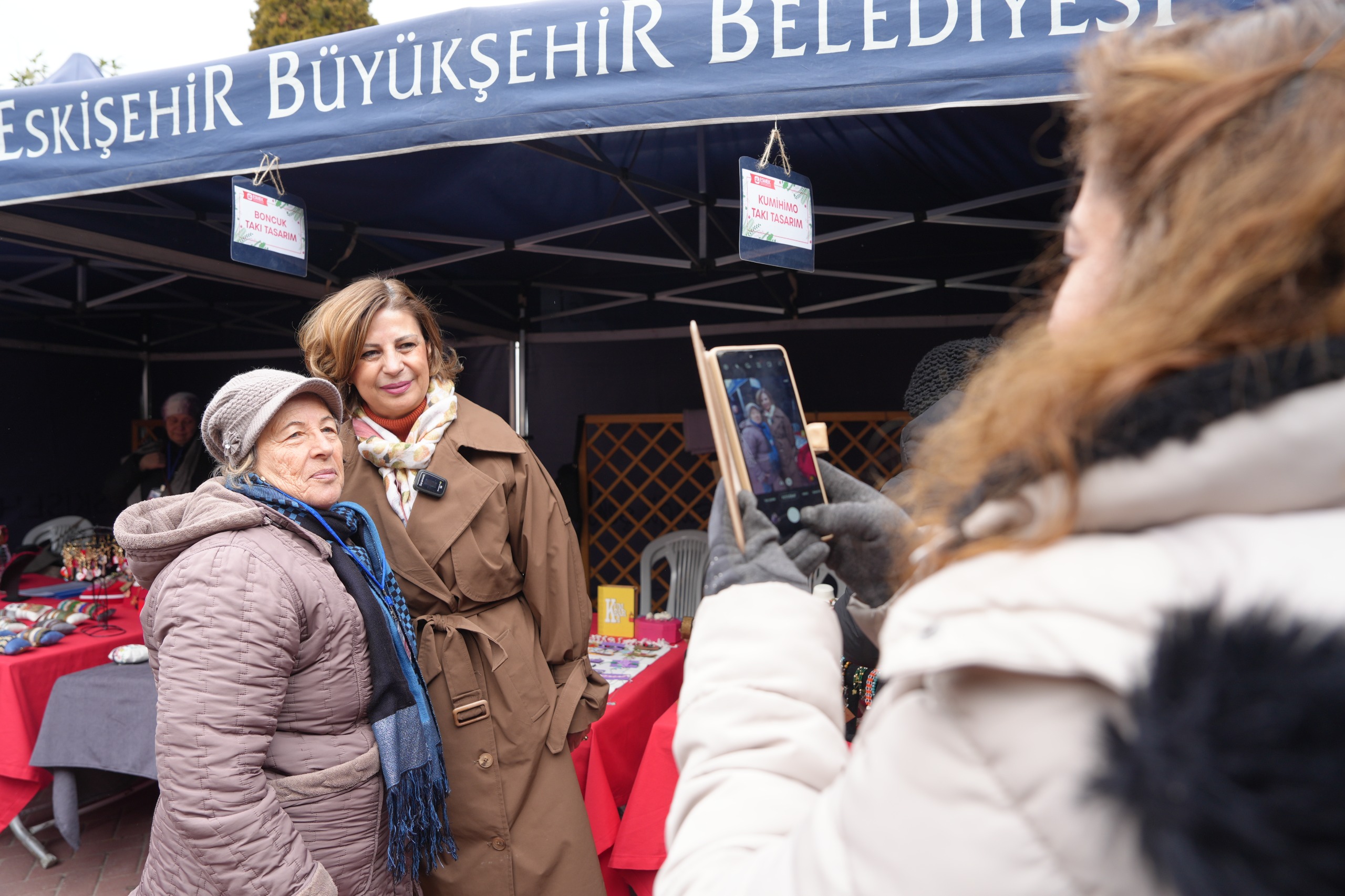 Başkan Ünlüce, 14 Şubat Hedi̇yeli̇k Eşya Pazarinda (1)