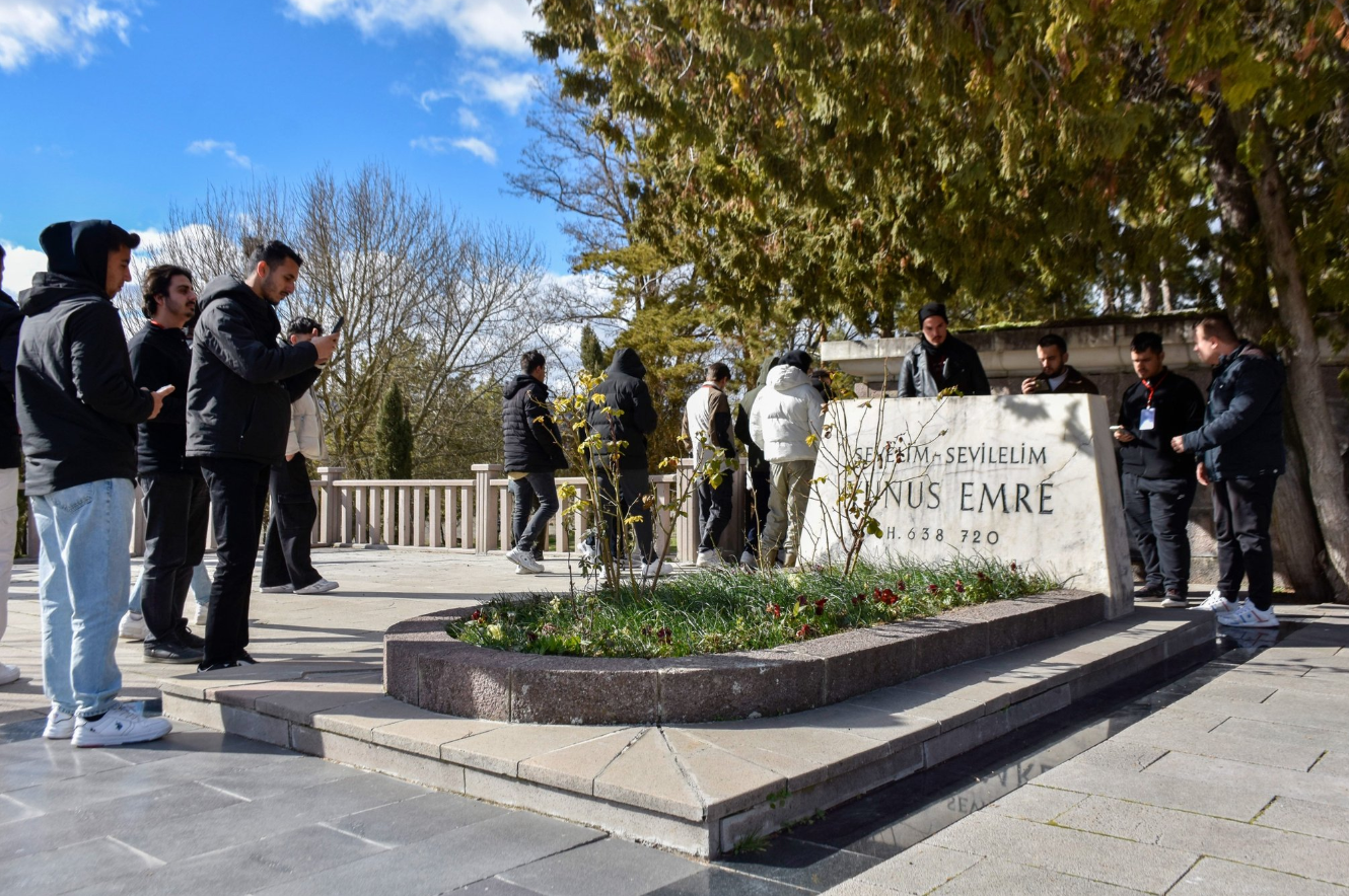 Eskişehir'de Gençler Tarihi Mekanları Keşfetti (3)