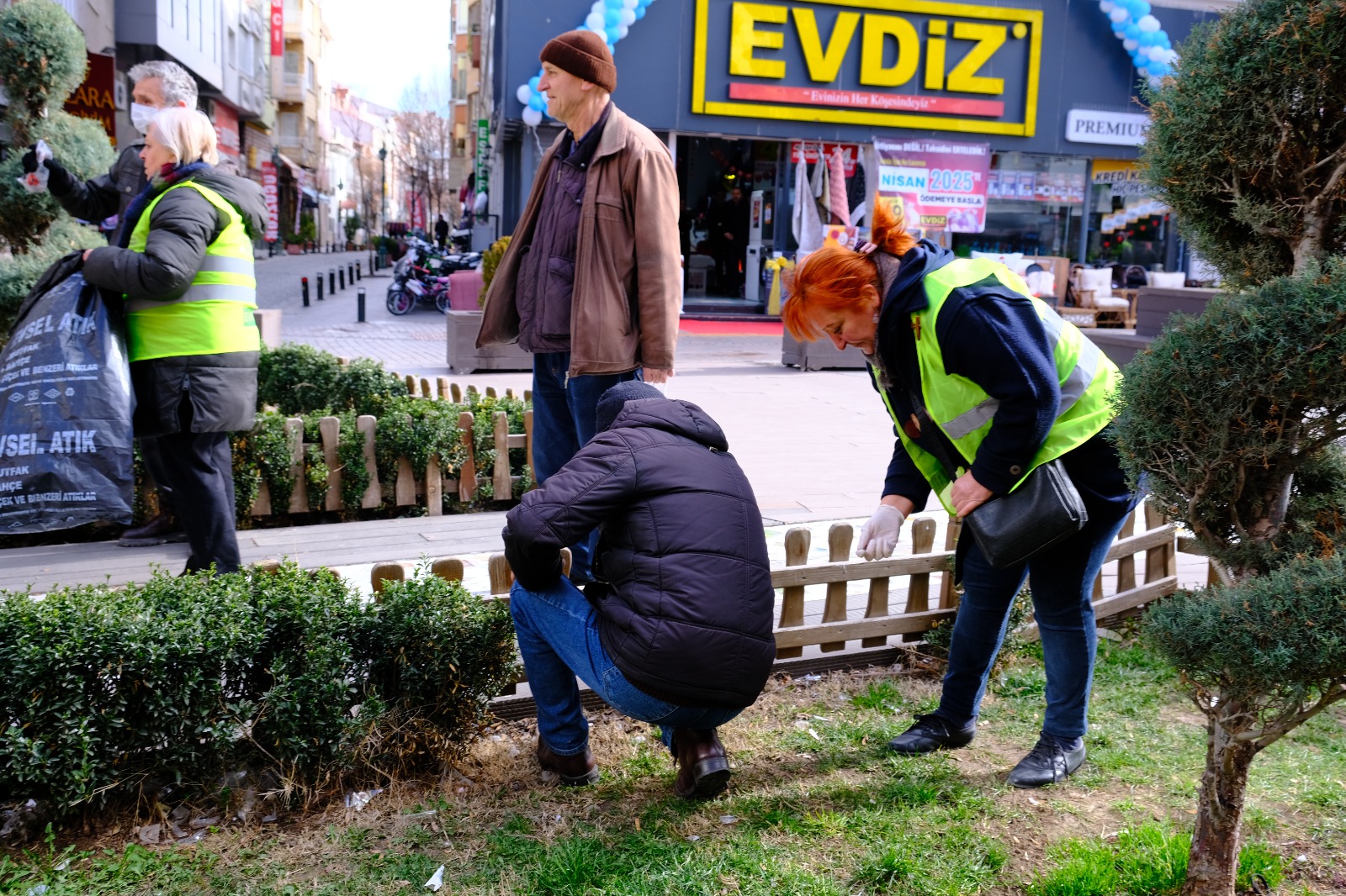 Odunpazarı Kent Konseyi Üyeleri Hamamyolu Caddesi’nde Sigara Izmariti Topladı (3)